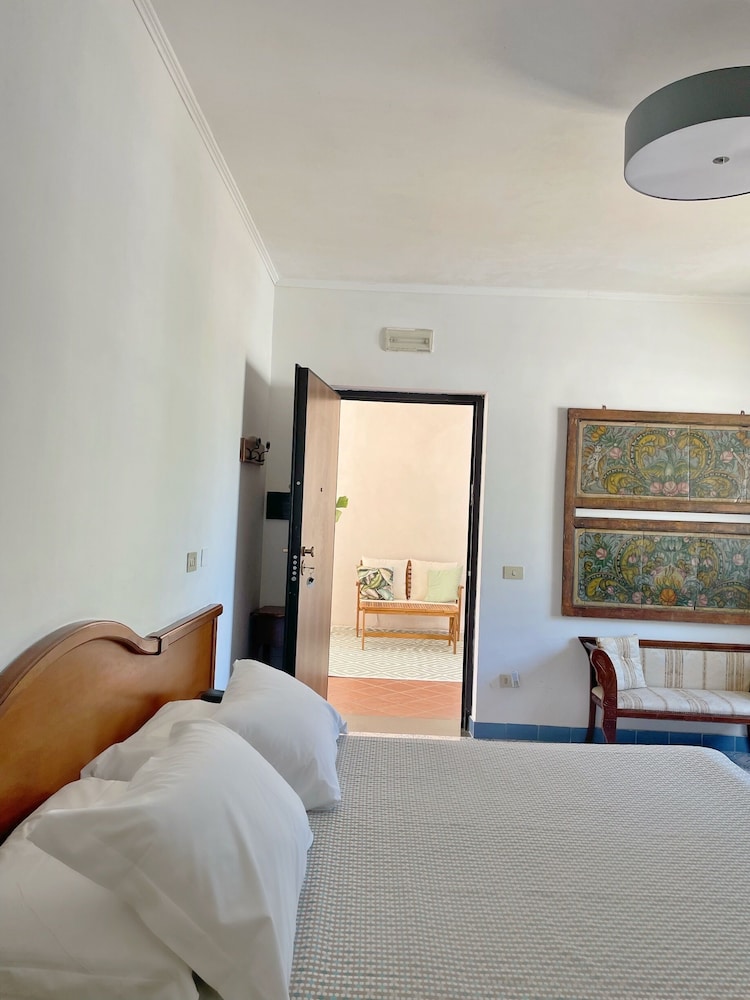 Economy Double Room photo 2