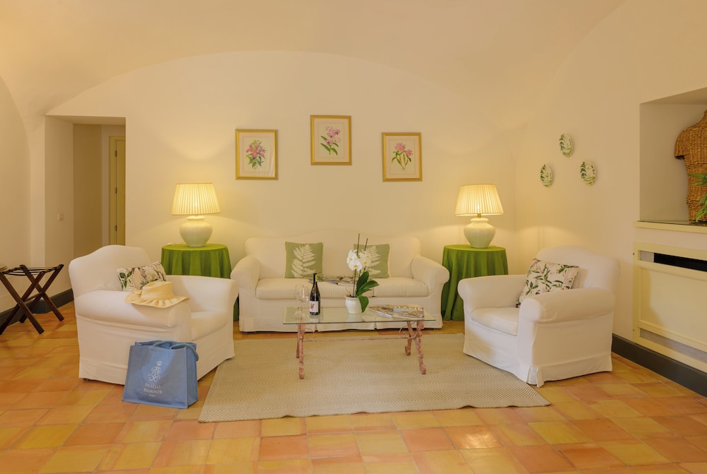 Luxury Suite, 1 Queen Bed with Sofa bed (Luxury Suite Ground Floor con Patio) photo 2