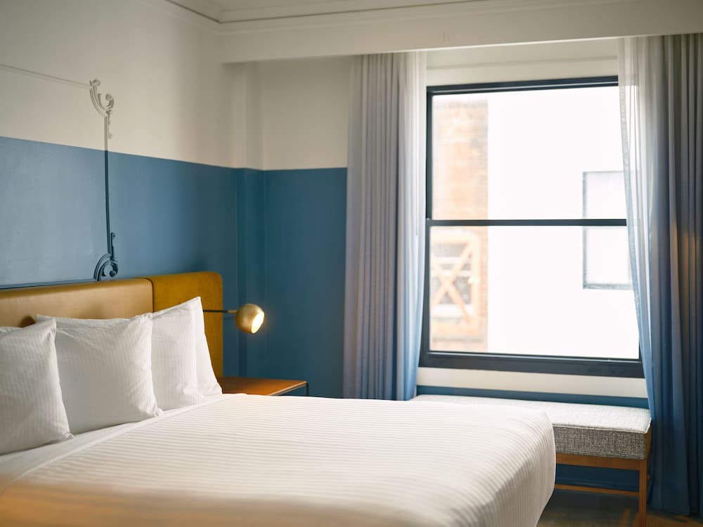 Superior Petite King Room - Photo 1