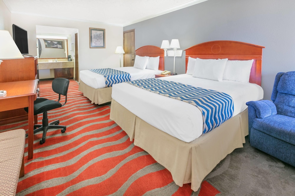 Suite, Multiple Beds, Non Smoking - Photo 1