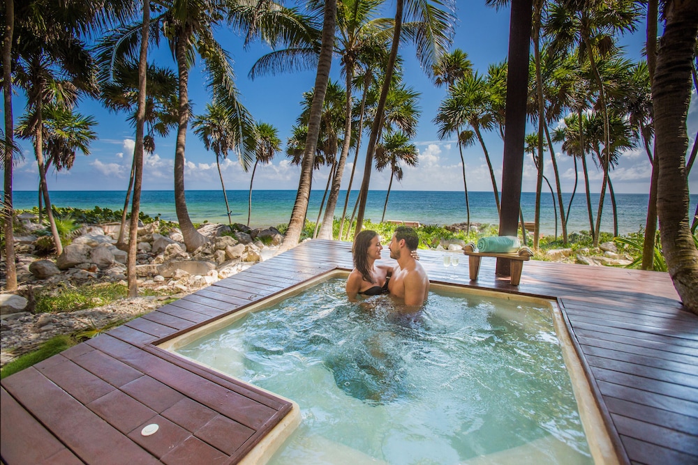 Sea Front Room With Refreshing Plunge Pool