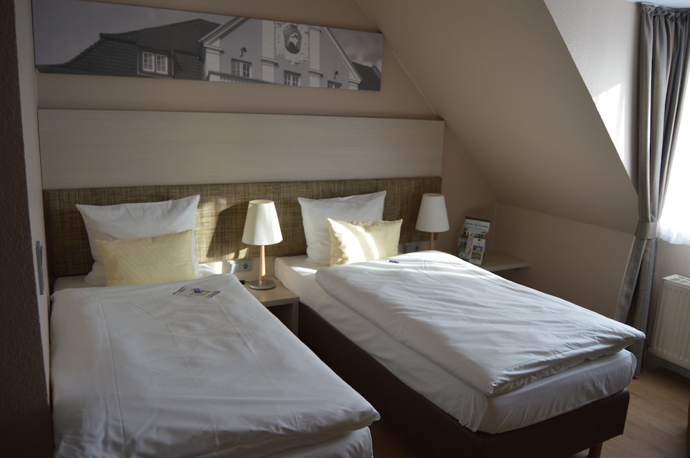 Standard Room, 1 King Bed