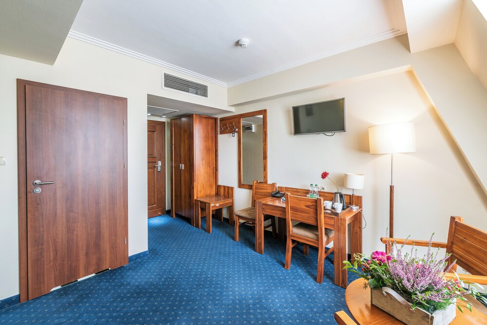 Twin Room - Photo 3