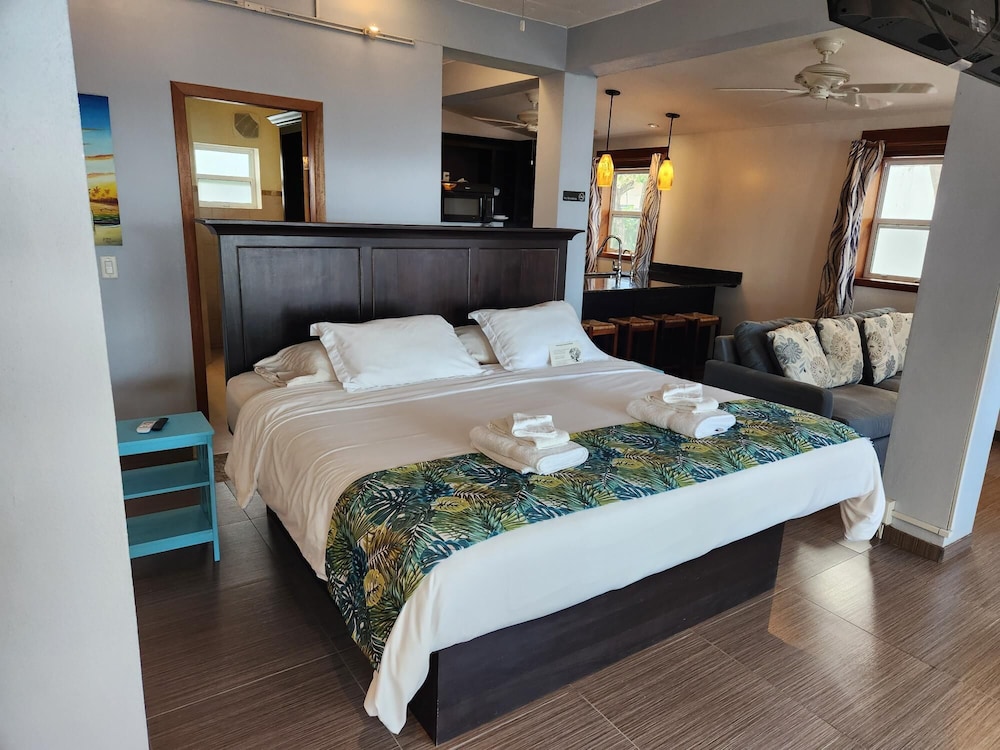Executive Suite, Patio, Beachside photo 3