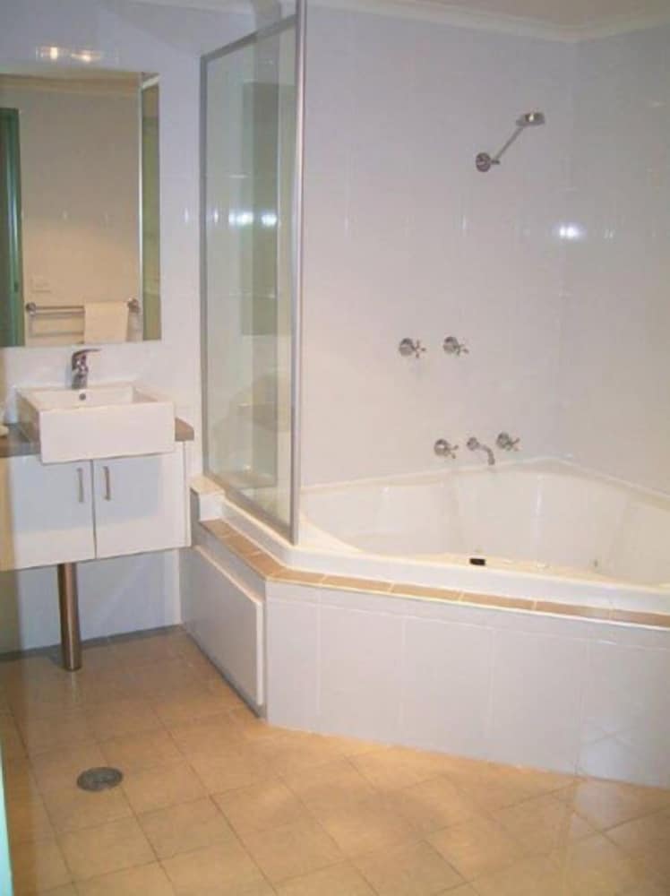 3 bedroom self contained 3 nights photo 2