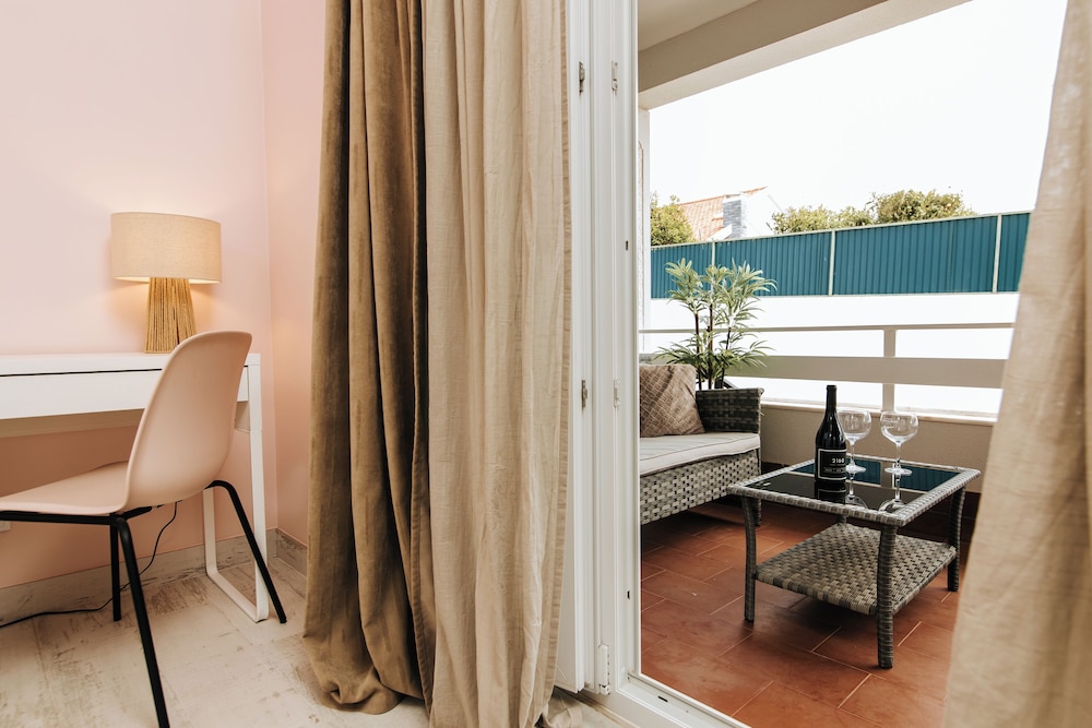 Grand Triple Room, Non Smoking, Garden View photo 2