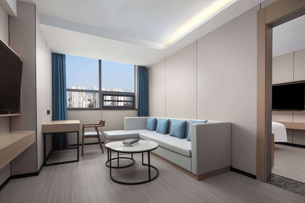 Suite, 1 King Bed, Non Smoking