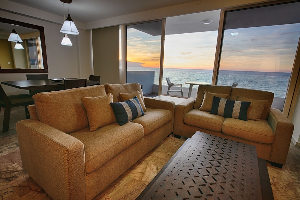 Remodeled Oceanfront 1 Bedroom Suite With Large Terrace Oceanfront
