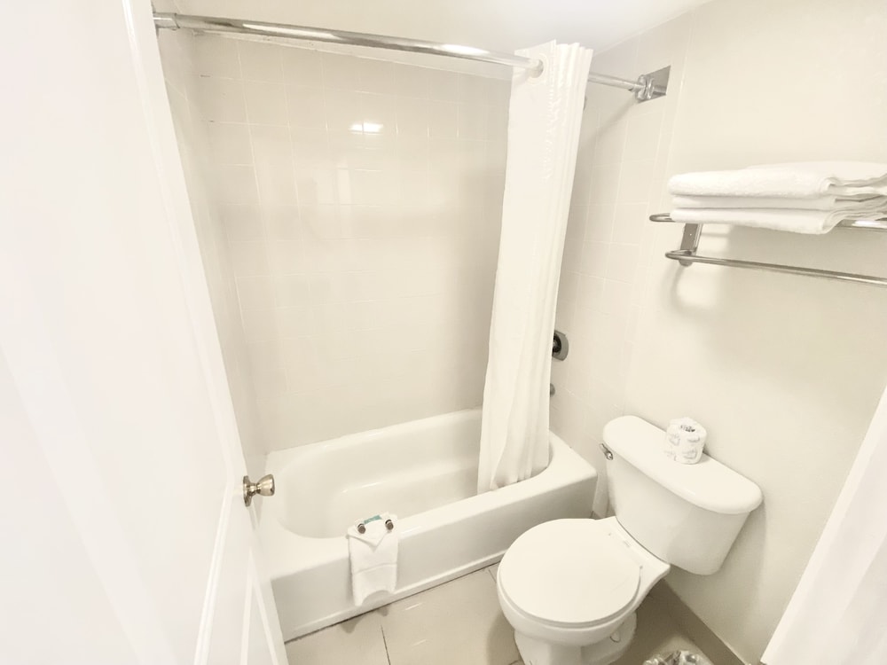 Deluxe Double Room, 2 Queen Beds - Photo 4