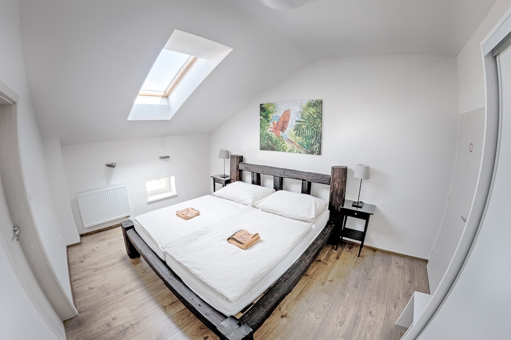 2. Double Room, 1 Double Bed, Private Bathroom photo 2