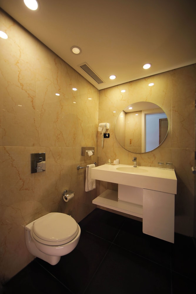 Premium Suite, 1 King Bed - Photo 2
