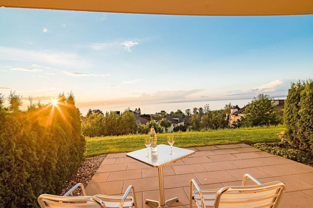 Junior Suite, 1 Double Bed, Balcony, Lake View - Photo 8