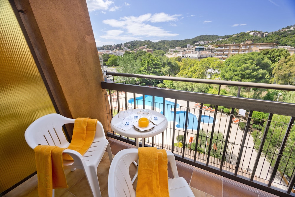 Apartment, 1 Bedroom, Balcony, Pool View (2-4 adults) - Photo 12