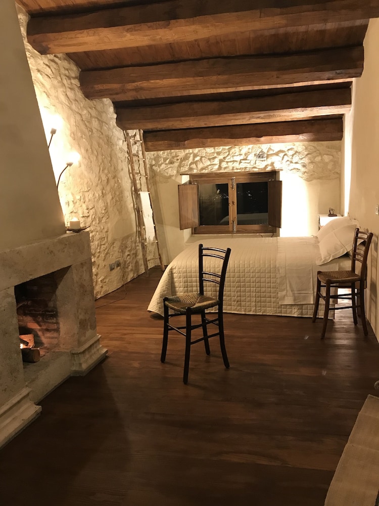 Romantic Suite, 1 King Bed, Bathtub, Garden Area