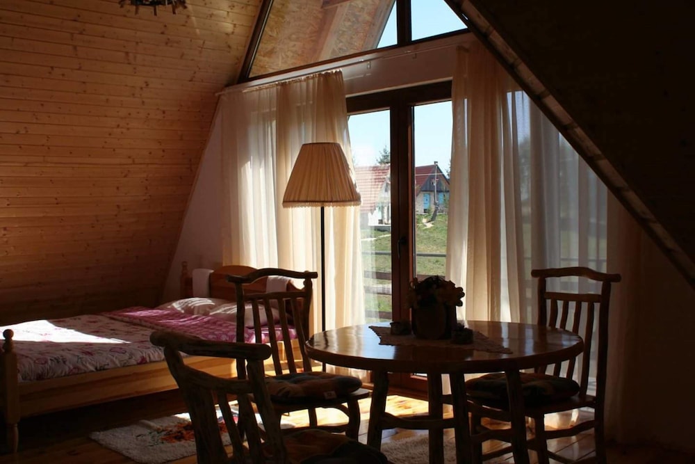 Romantic House, Hill View