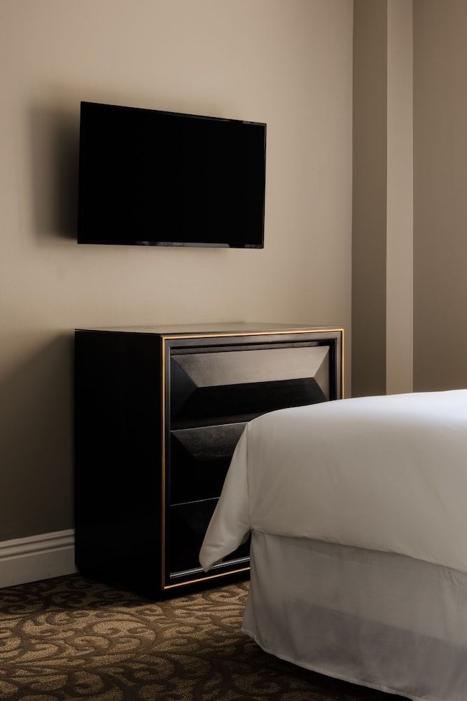 Deluxe Room, 1 Queen Bed - Photo 8