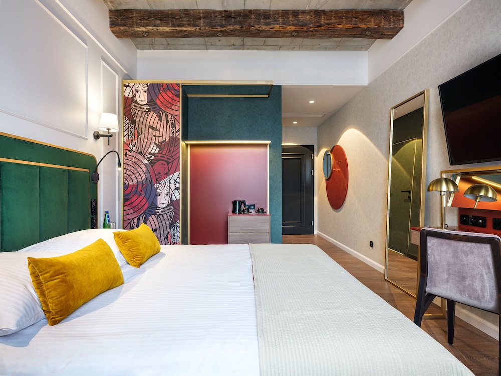 Standard Double Room - Photo 12