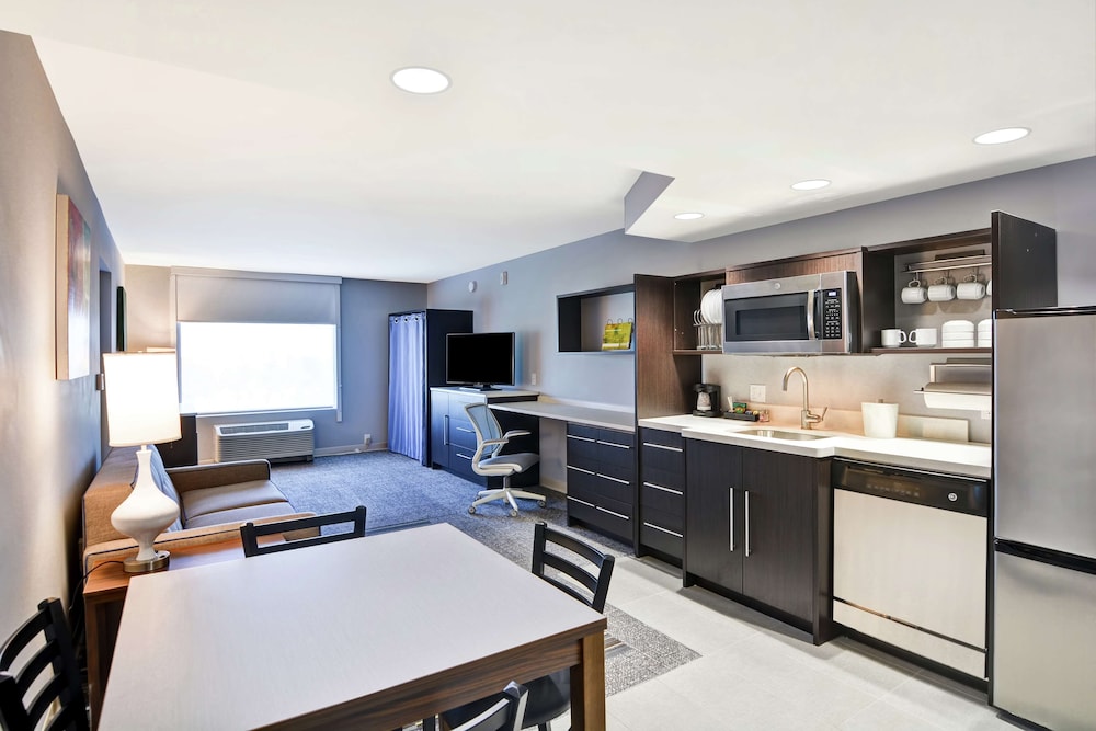 Suite, 1 Queen Bed, Accessible (Hearing) - Photo 3