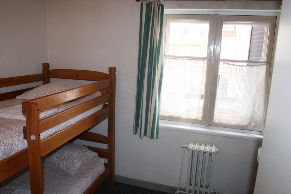 Economy Twin Room, Shared Bathroom photo 1