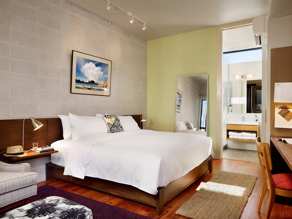 Premier Double Room, 1 King Bed, Patio, Bathtub, Courtyard Area