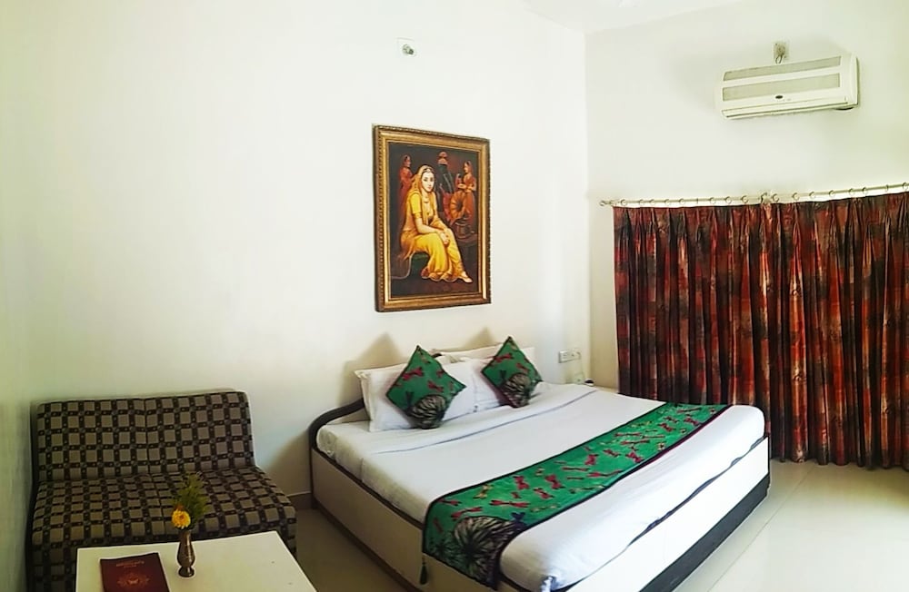 Deluxe Room Ac photo 3