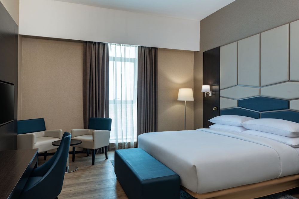Classic King Bed, (Comp. Shuttle to DMCC Metro, Marina Mall & JBR, 20% off on F&B outlet) photo 1