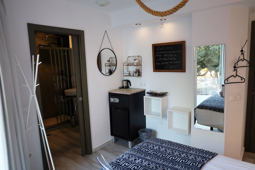 Basic Double Room photo 3