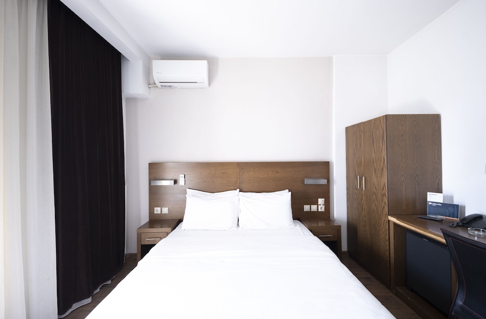 Standard Double or Twin Room - Photo 3