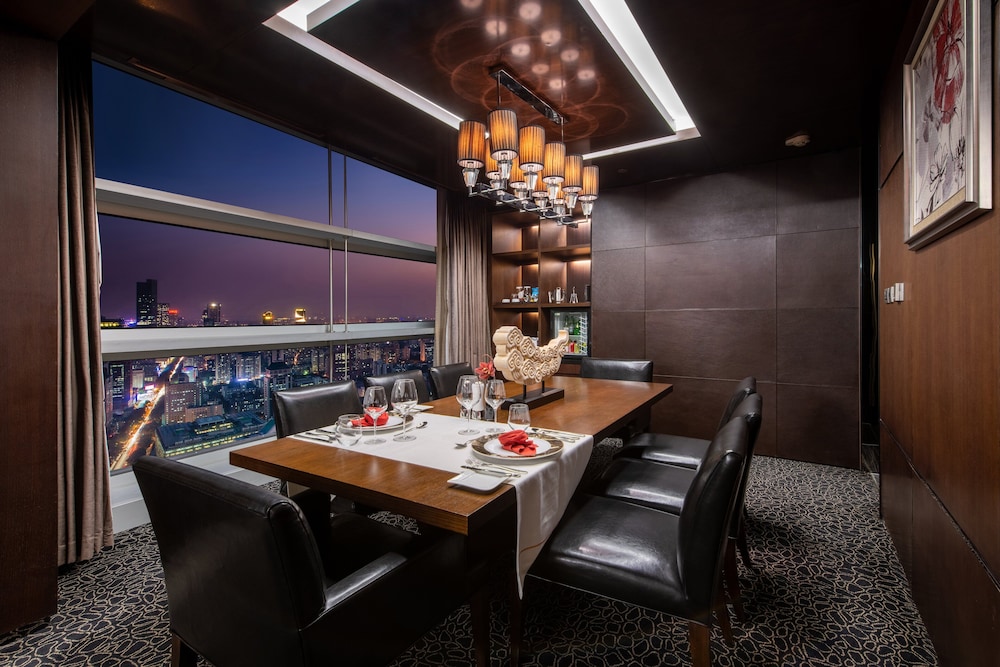 Suite, 1 Bedroom, Lake View (Dining) - Photo 6