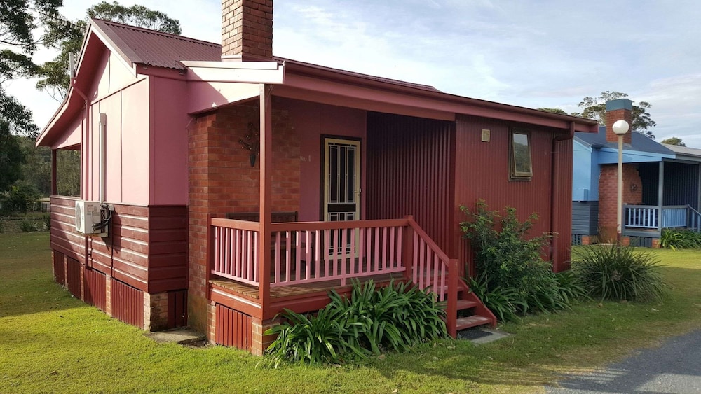Classic Cottage, Multiple Beds photo 2