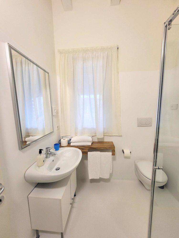 Superior Triple Room, Lake View photo 2