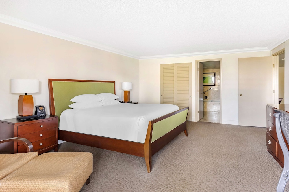 Standard Room, 1 King Bed, Ocean View