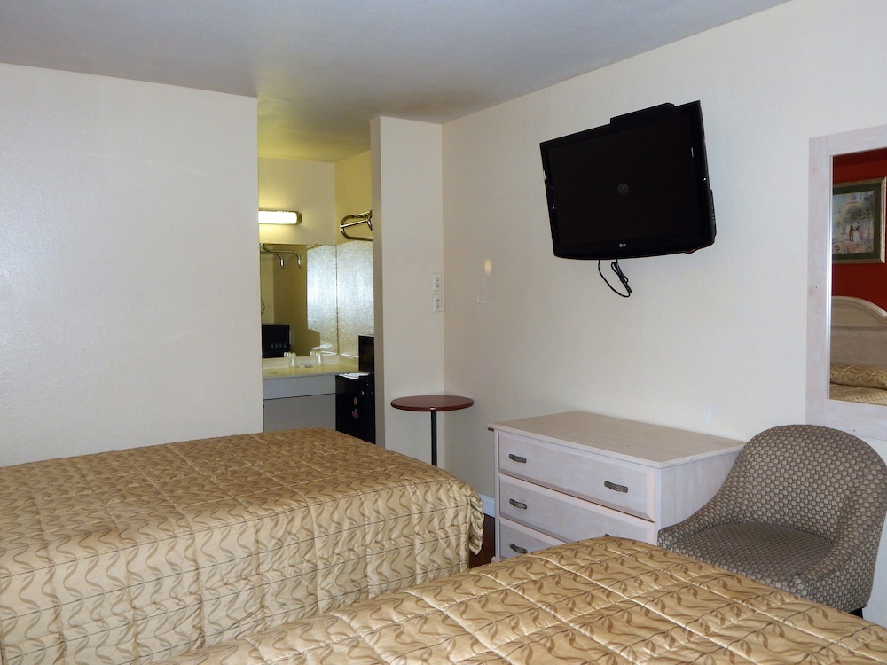 Standard Room, 2 Full Beds photo 1