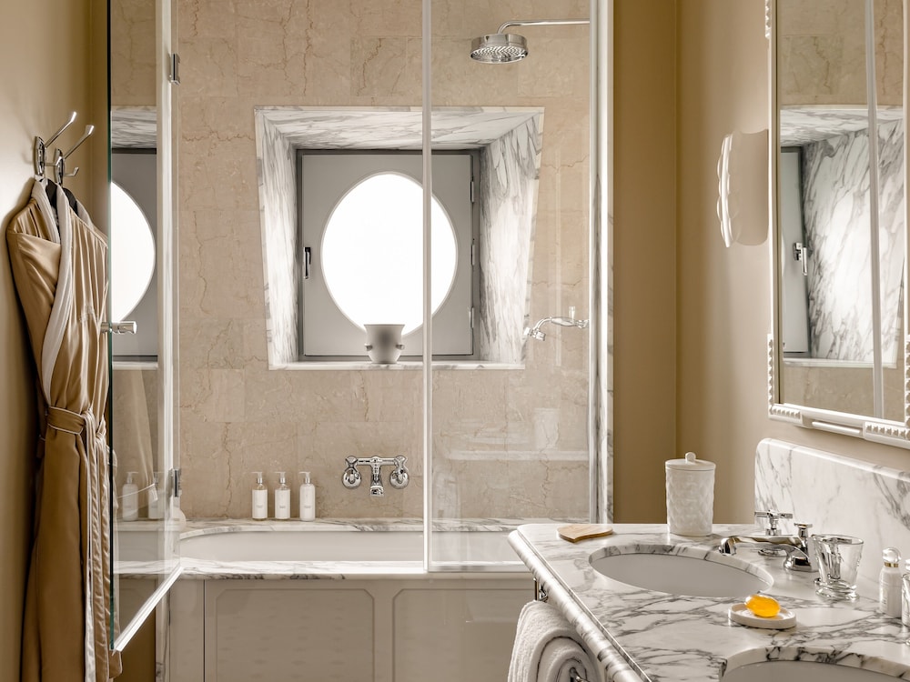 Junior Suite (Top Floor) photo 2
