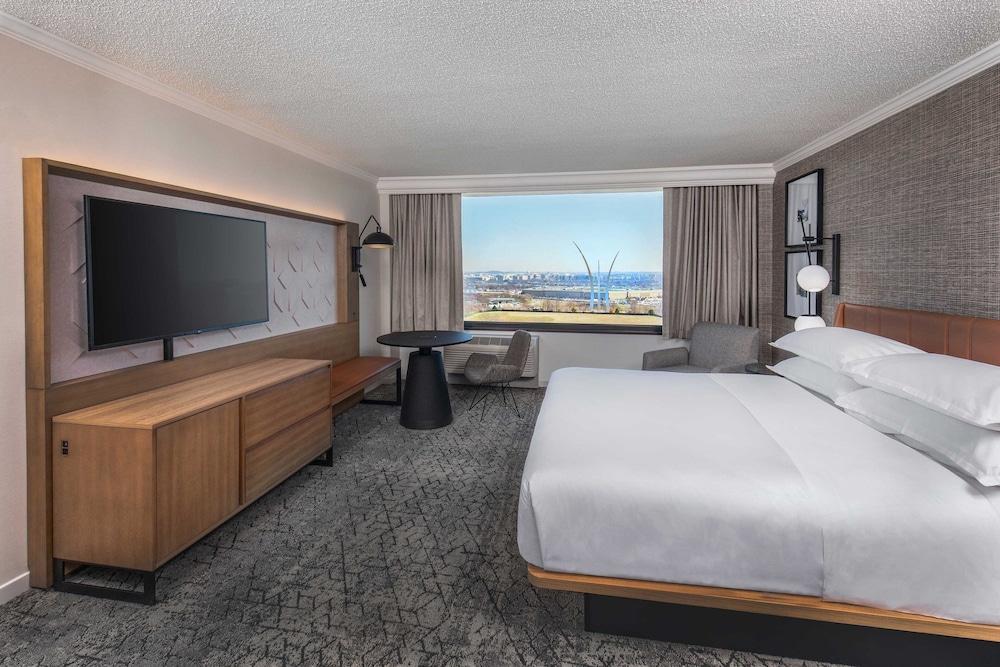 Deluxe Room, 1 King Bed - Photo 2