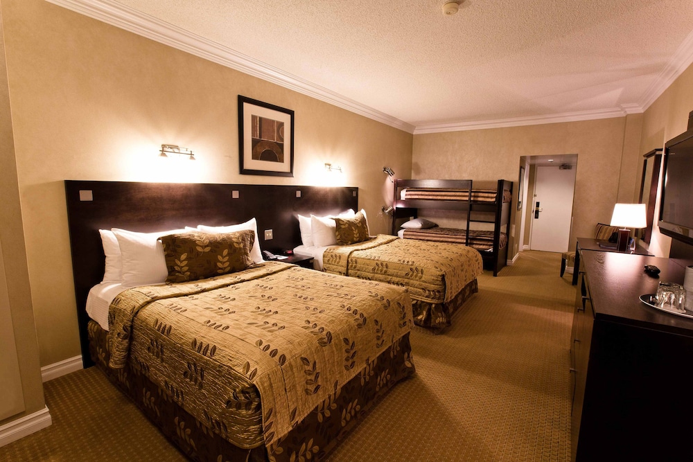 Superior 2 Queen Room with Bunks photo 1