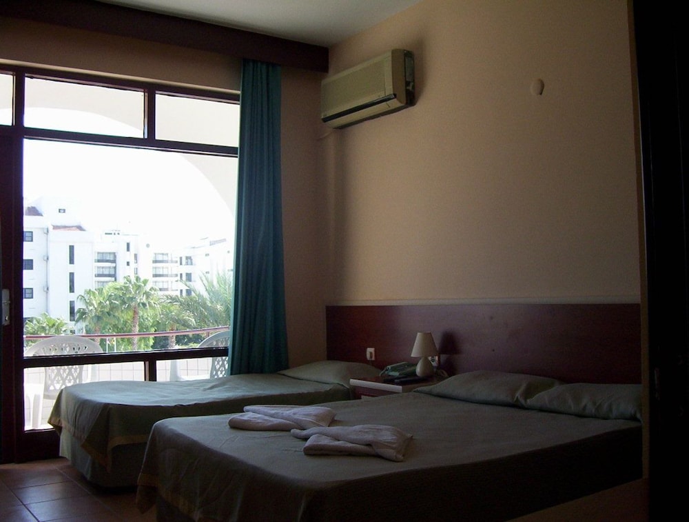 Standard Triple Room photo 2