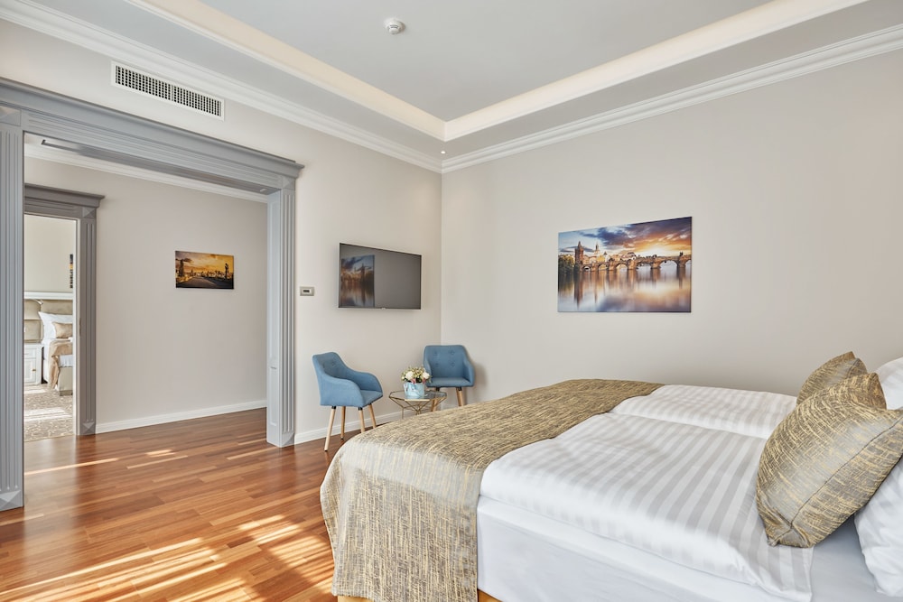Luxury Double Room, 1 King Bed, City View, photo 6