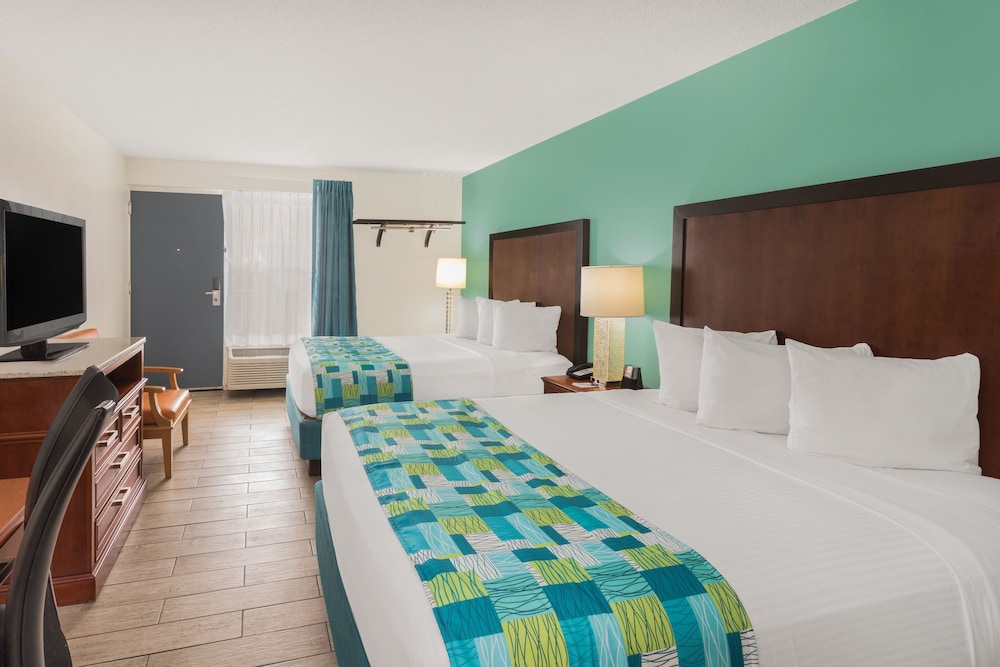 Basic Room, 2 Queen Beds, Ground Floor - Photo 3