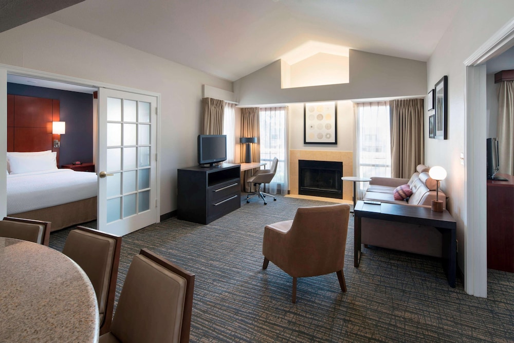 Suite, Multiple Beds, Accessible (Mobility/Hearing Tub Two Bedrooms) - Photo 1