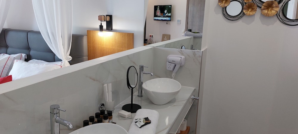 Seaside Honeymoon suite with Private Pool - Euphoria photo 3