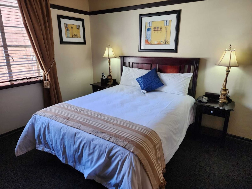 Executive Suite, 1 Queen Bed, Jetted Tub photo 1