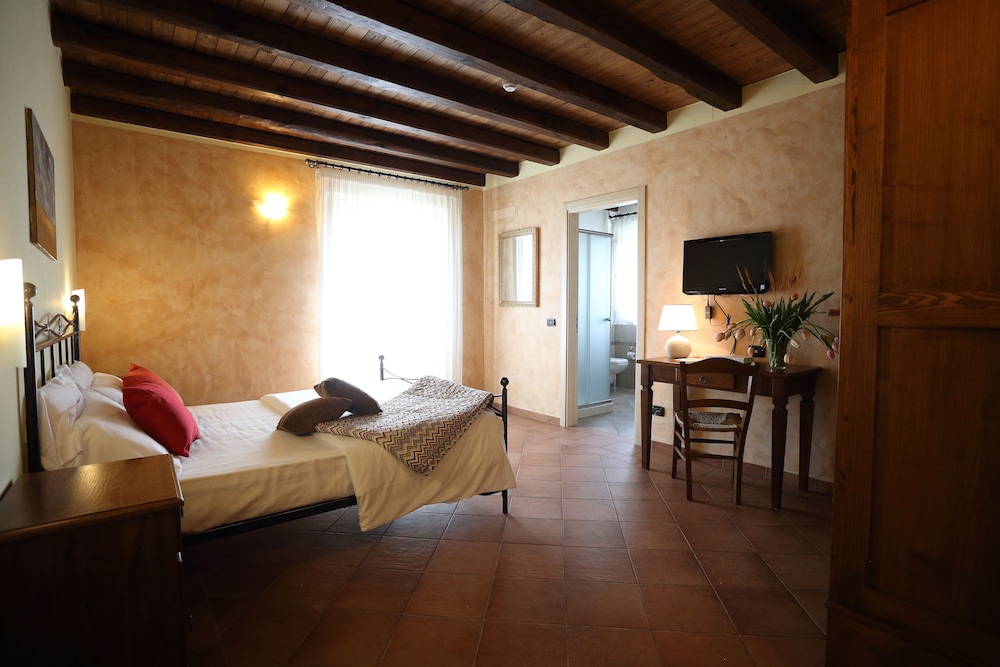 Classic Double Room, 1 Queen Bed photo 3