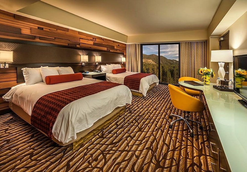 Deluxe Room, 2 Queen Beds - Photo 1