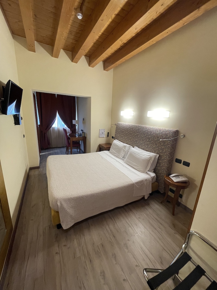 Superior Double Room - Photo 3