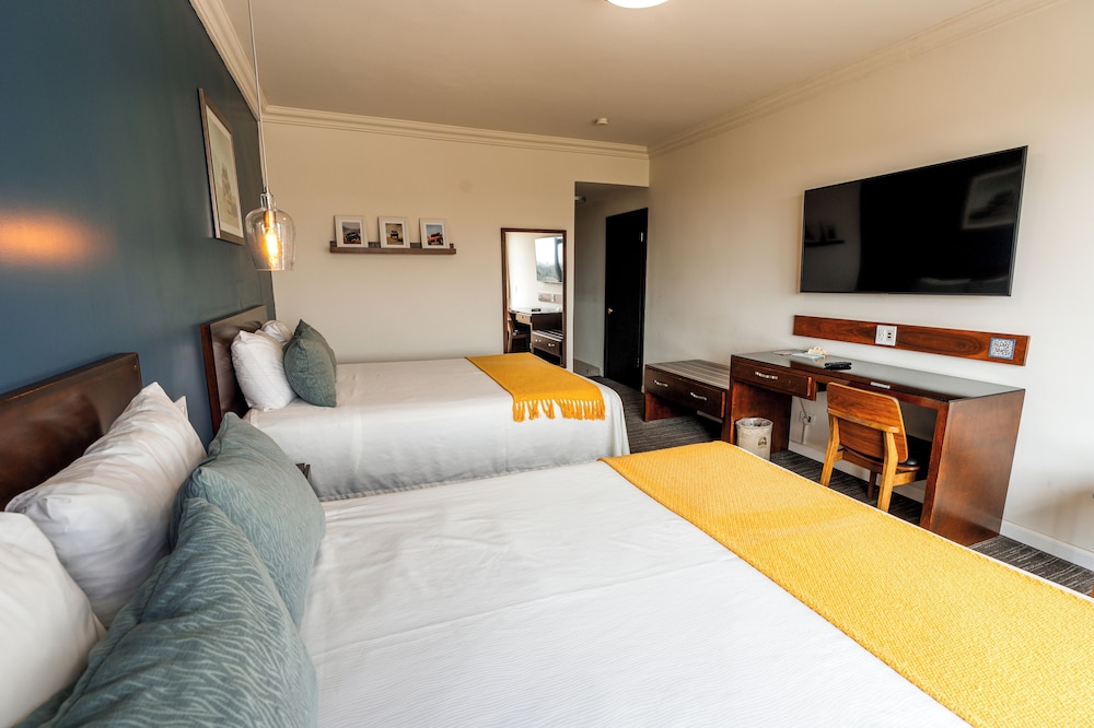 Double Room, 2 Queen Beds photo 3