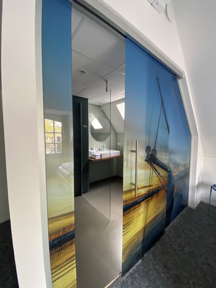 Comfort Double Room, Balcony, Canal View photo 3