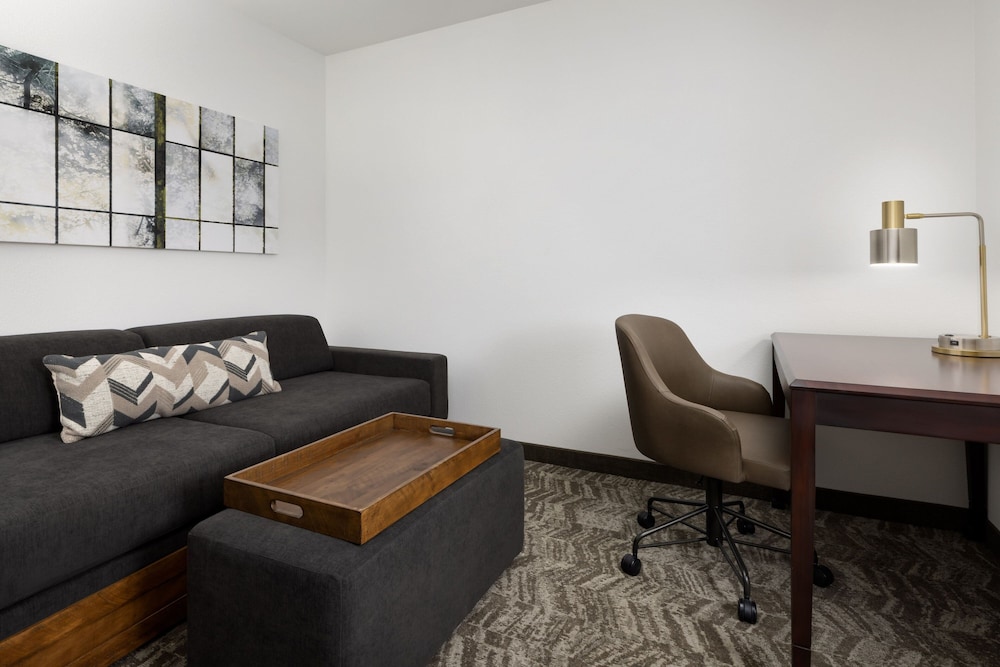 Suite - Photo 8