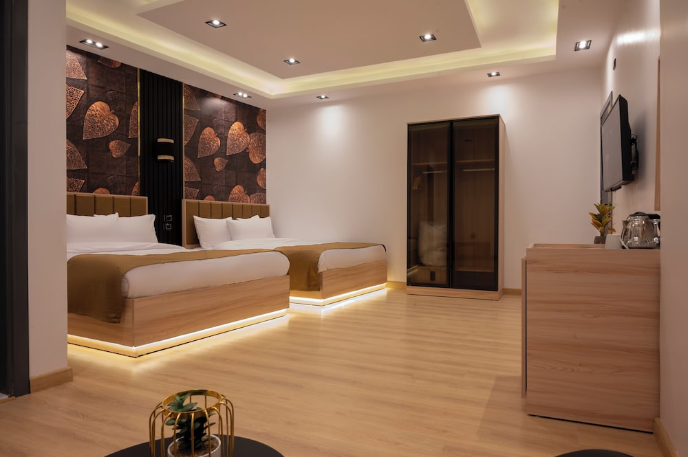 Deluxe Quadruple Room, 2 Queen Beds, City View photo 1