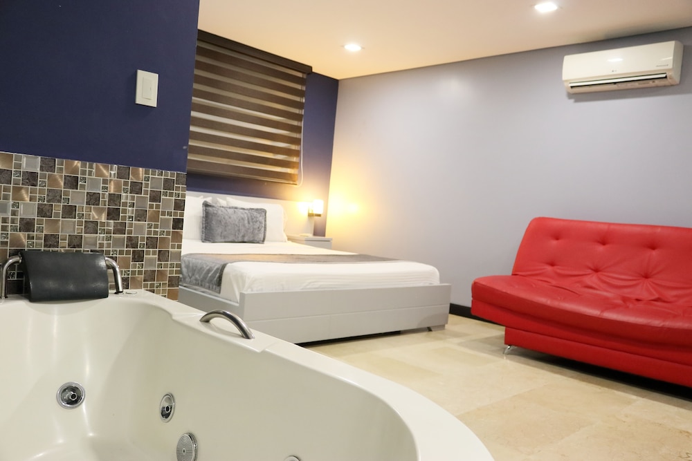 Suite, Jetted Tub photo 1